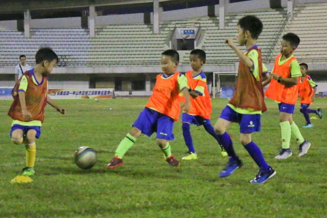 助力青少年足球普及,为青少年搭建篮球训练平台