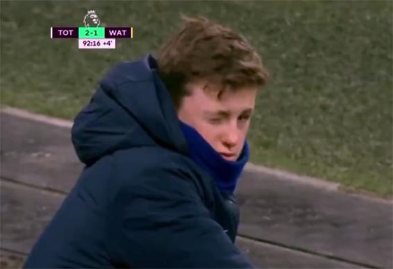 小球童快发界外球助攻热刺,骚操作足球过人