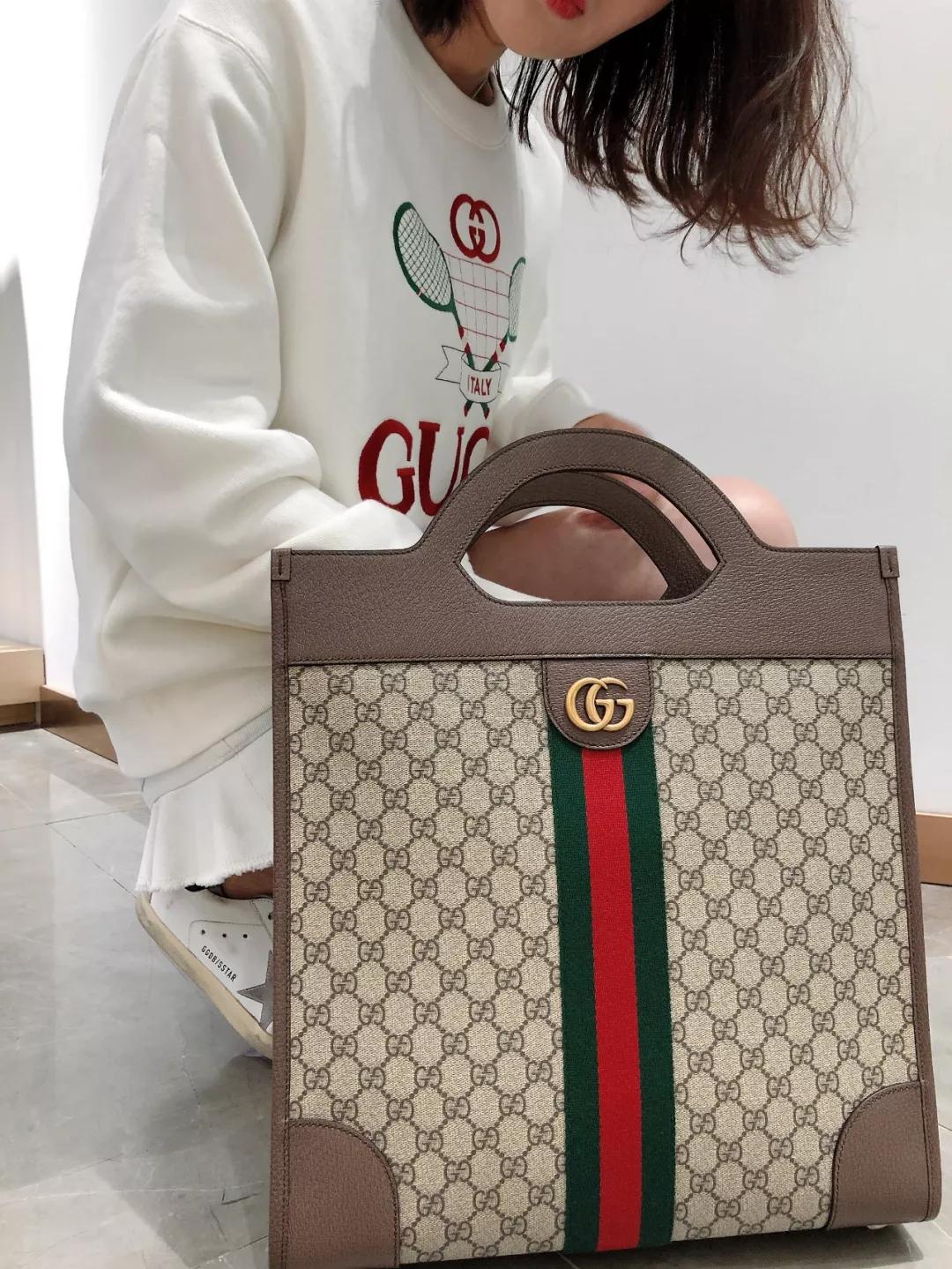 娜扎穿衣搭包包,30多个包包