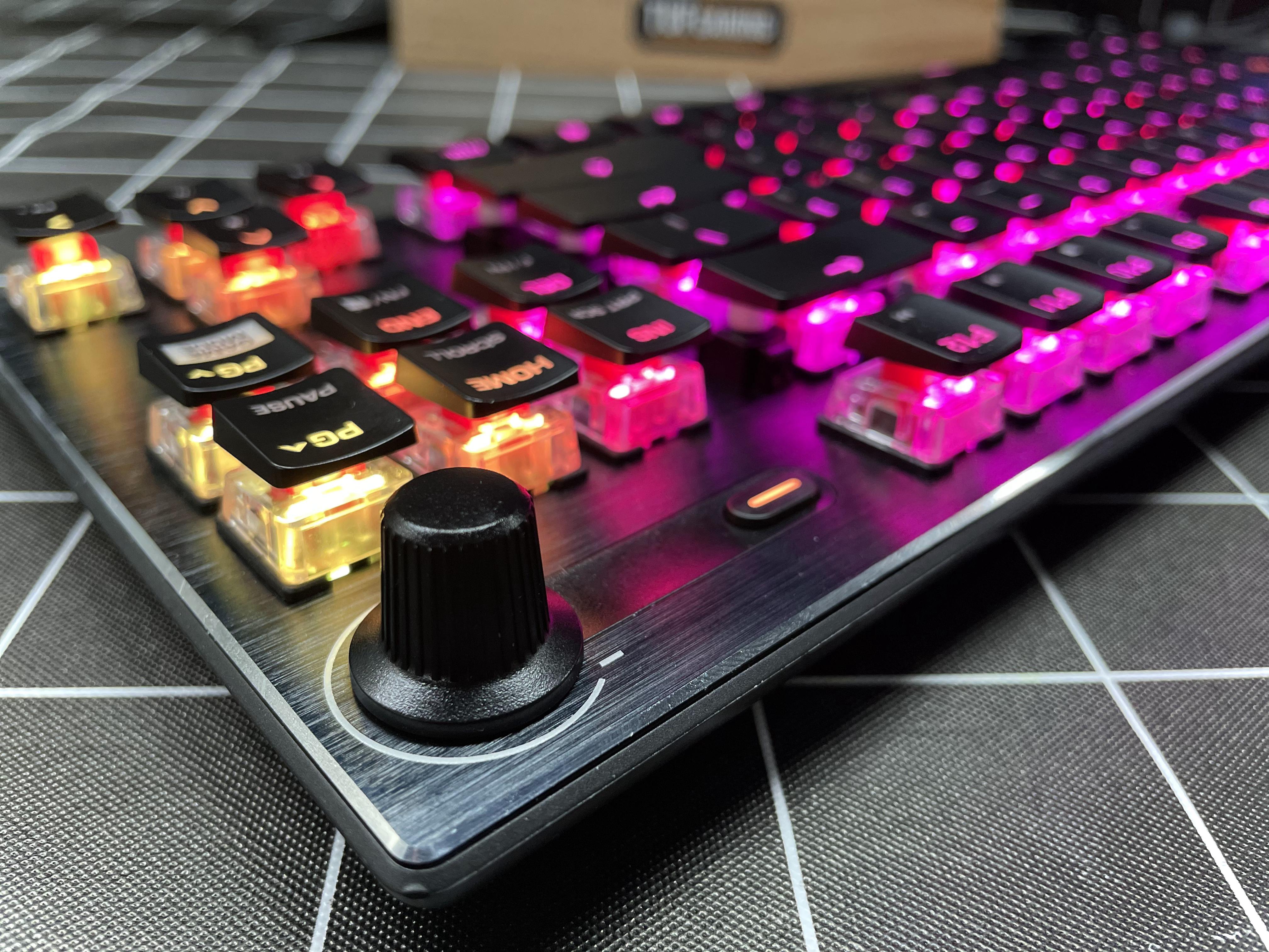 德系红轴机械键盘评测,炫酷红轴机械键盘