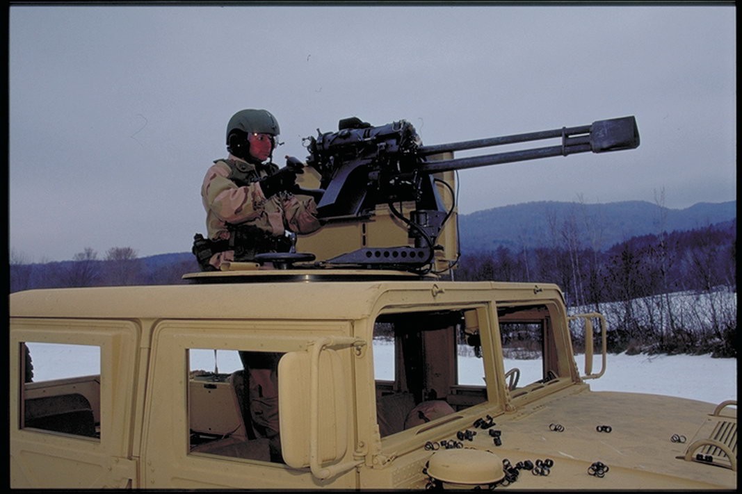 新强式机枪正面照珠海航展,珠海航展舱门机枪