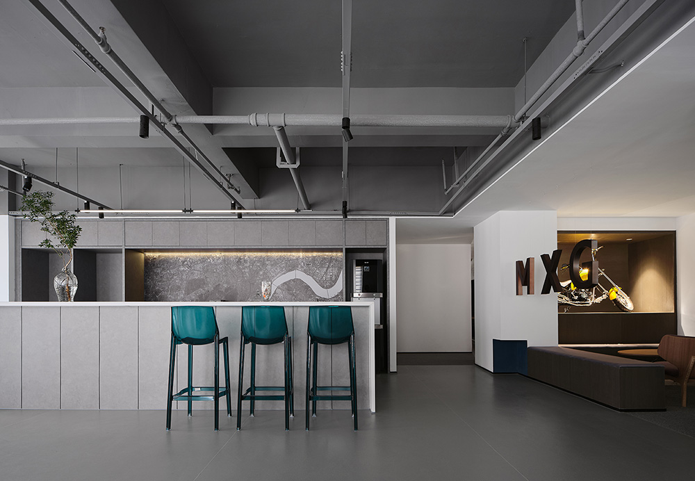 熙攘老街中的“后花园”大巭服饰深圳办公设计欣赏