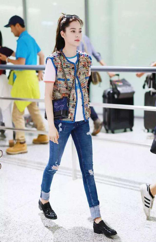 今年都在穿什么布洛克鞋,今年最流行的鞋子洞洞鞋