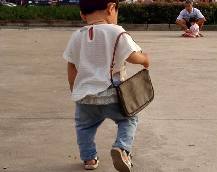 担心宝宝腿型不好看,担心宝宝长得像自己不好看怎么办