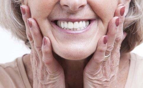 老人长期口干舌燥怎么办,老年人经常口干喝什么中药调理