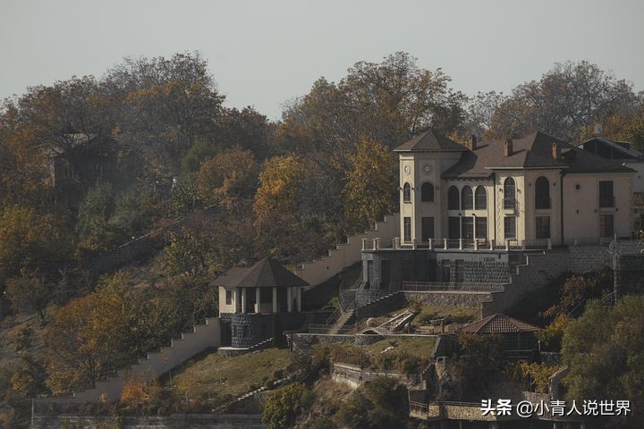 跟阿塞拜疆干架的亚美尼亚，真的很弱吗？它是个怎样的国家？