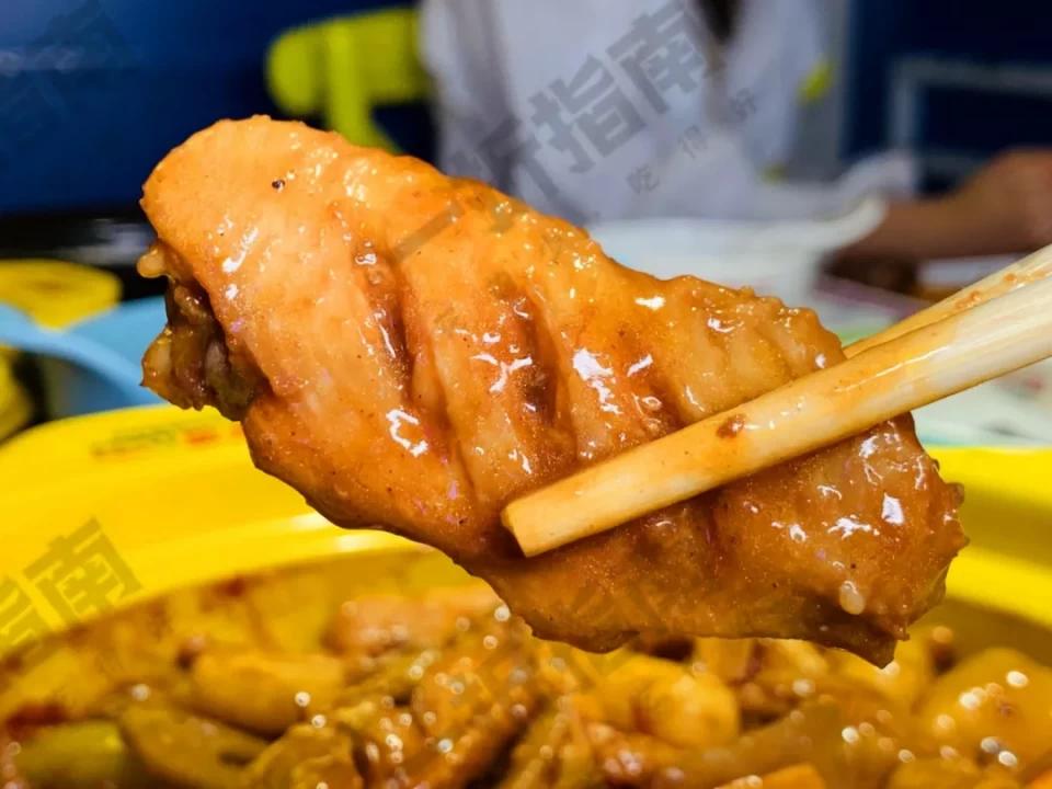 多嘴肉蟹煲餐厅设计,多嘴肉蟹煲点评