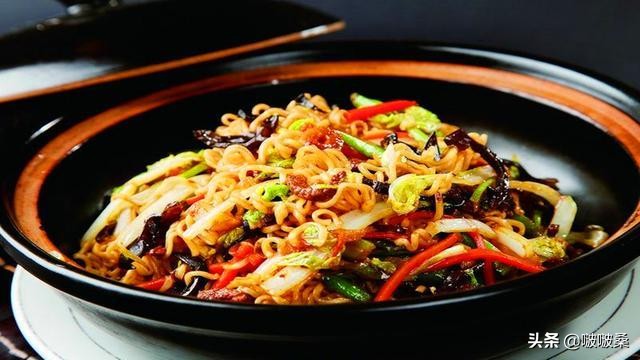 方便面为什么不能当作救灾物资,方便面是垃圾食品没