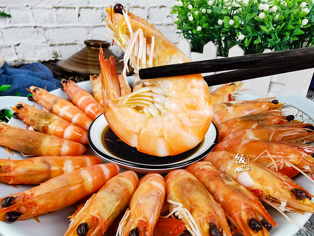 吃虾挑虾线的简单正确方法,虾如何去虾线和虾的胃