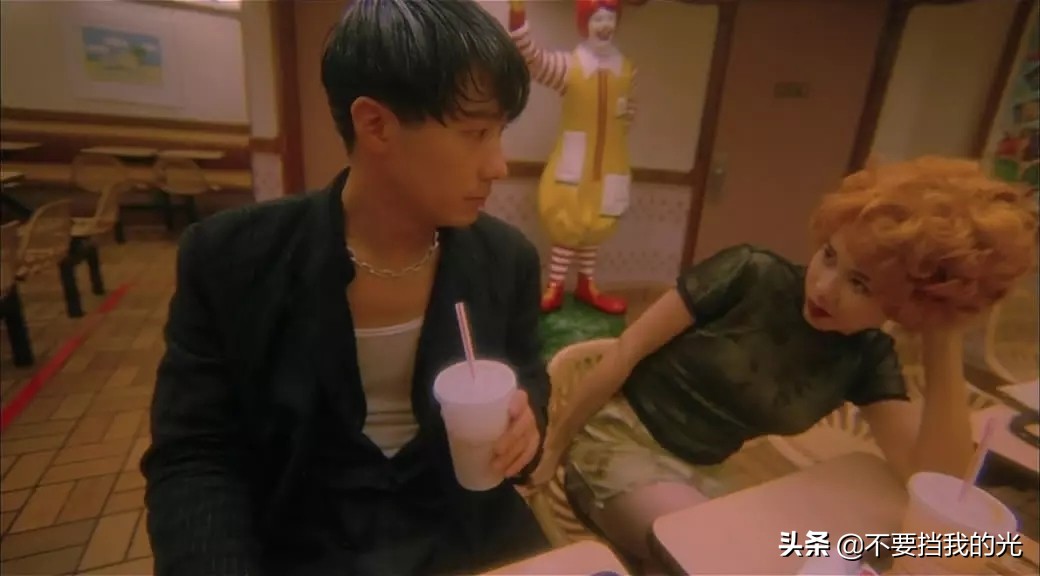 老片重温|《堕落天使》：因为人的感情是很难控制的。