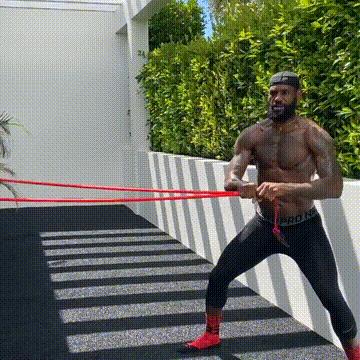 詹姆斯疫情期间发言,勒布朗詹姆斯的个人经历和介绍