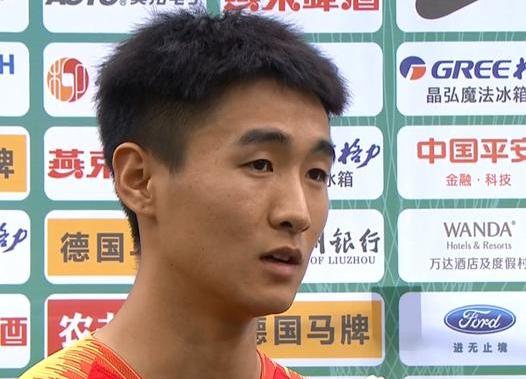 孙兴慜铲伤抱头照片,韦世豪对比孙兴慜