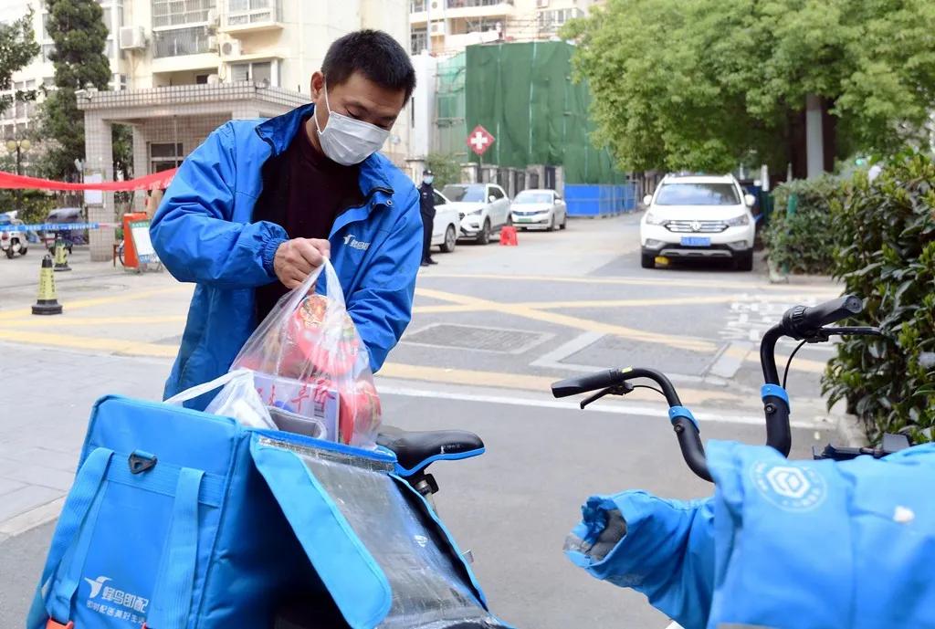 浣犺繕璁板緱閭ｄ釜鏁戜汉鐨勫鍗栧皬鍝ヤ箞,涓鸿繖涓垗宸辨晳浜虹殑澶栧崠灏忓摜鐐硅禐