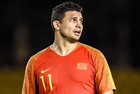 散步帝躲球哥,国足散步帝