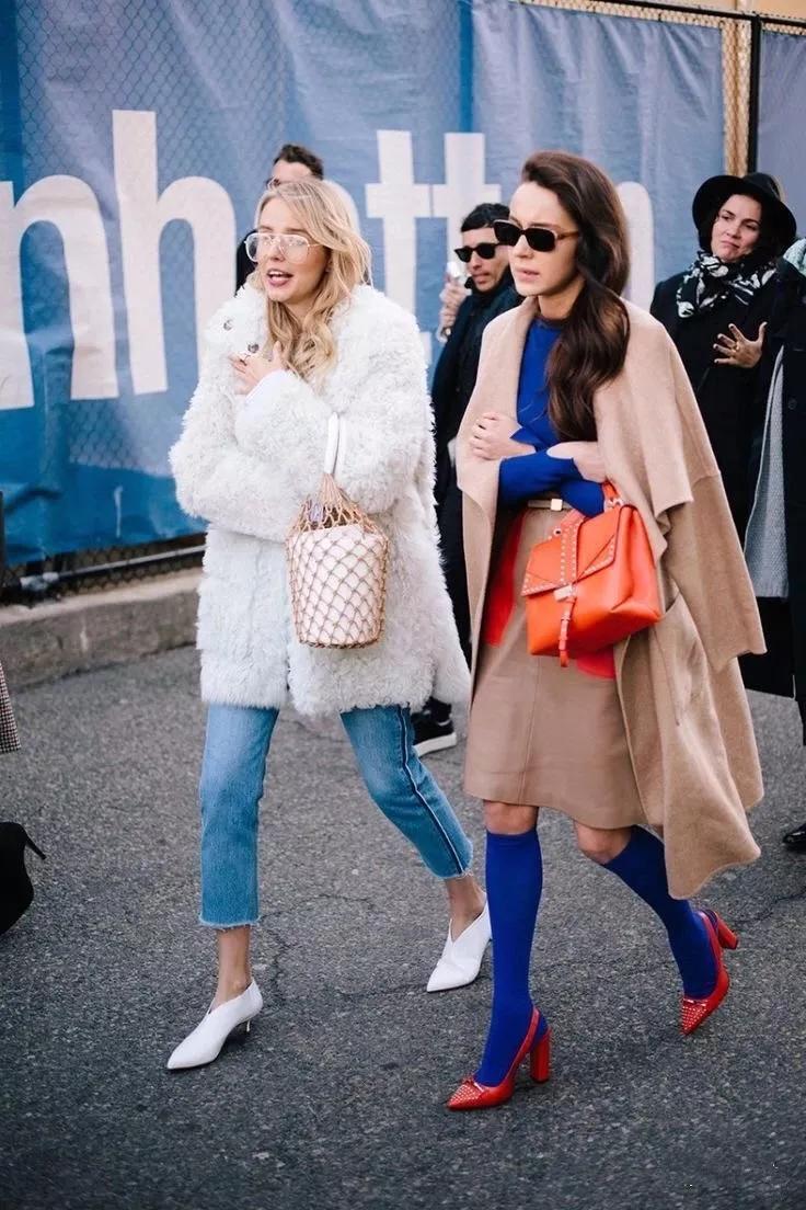 同事穿了一件新的大衣,皮草怎么穿不胖中长款