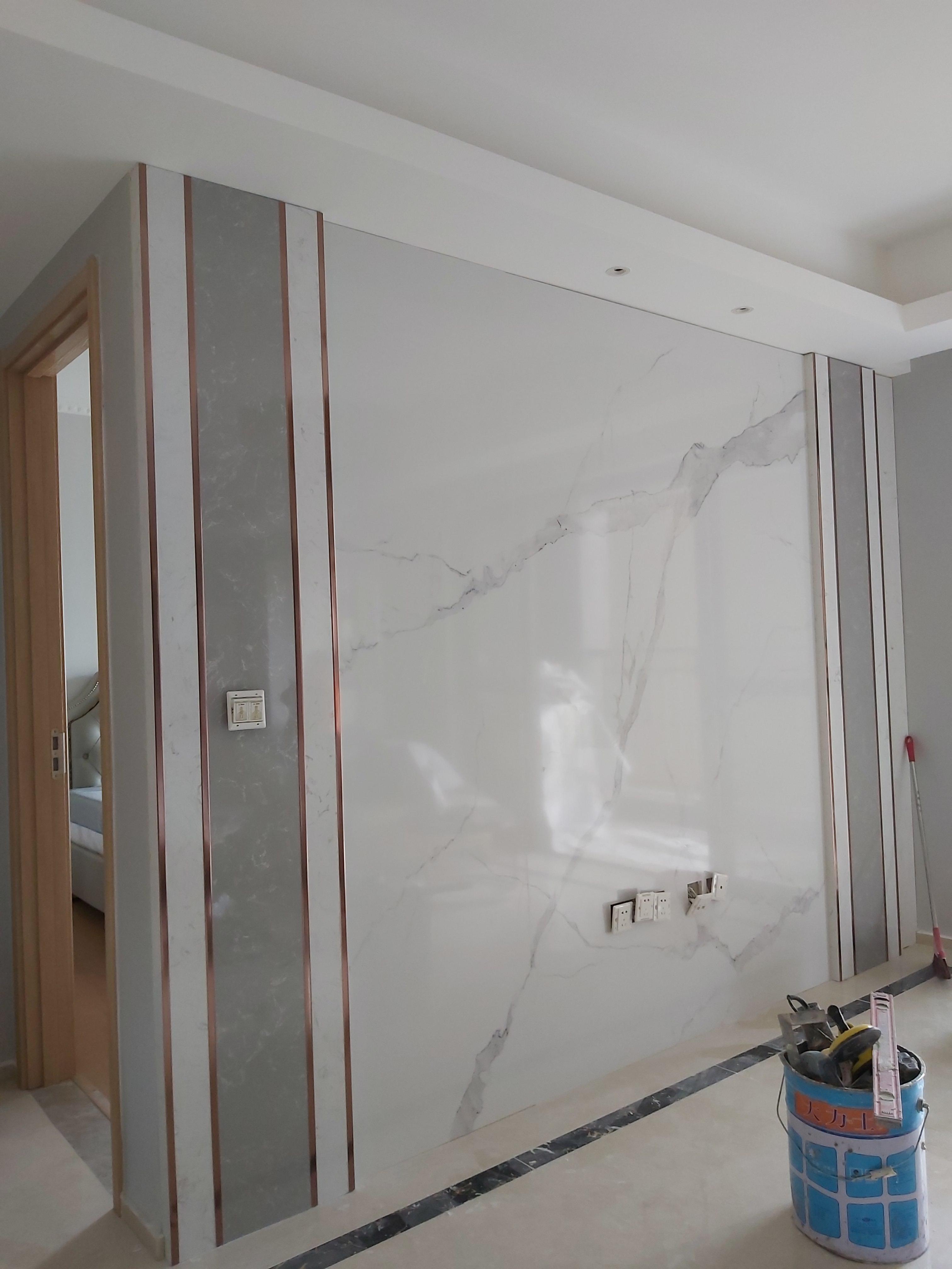 金属线造型电视背景墙,隐形门背景墙加金属线效果