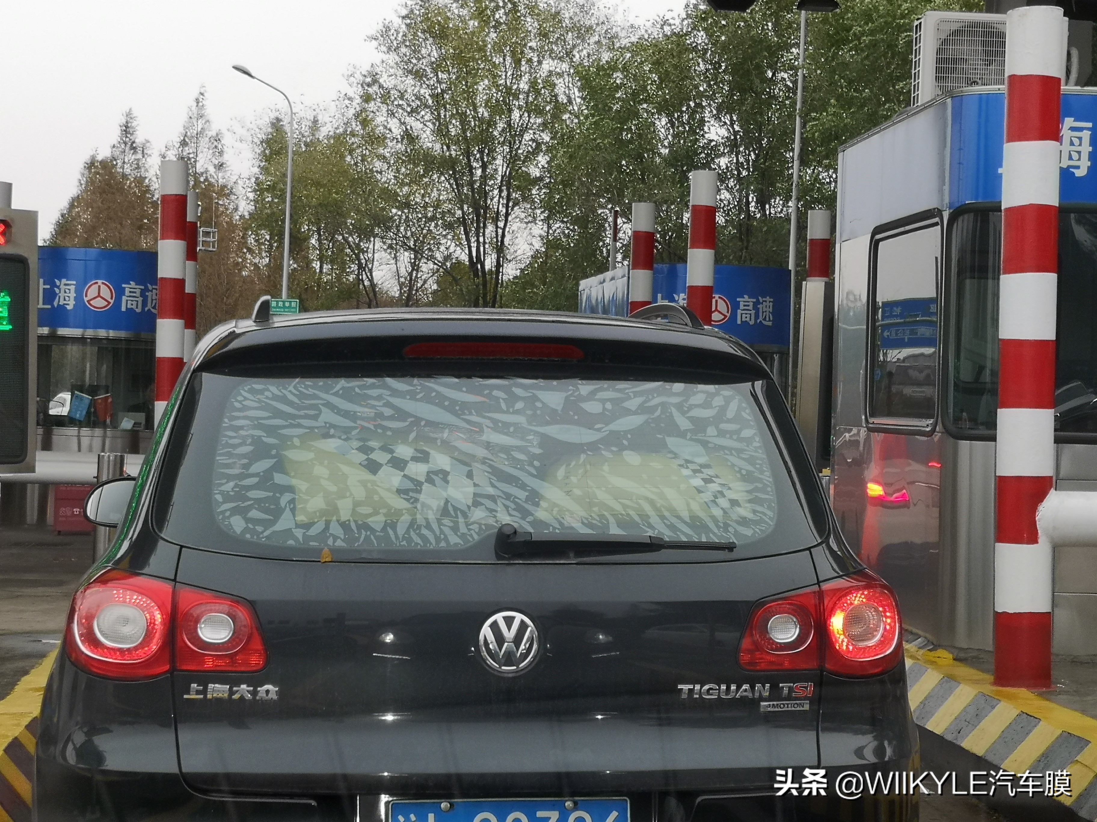 贴膜上的气泡为什么会自动消失,汽车贴膜一个月为什么气泡会消失