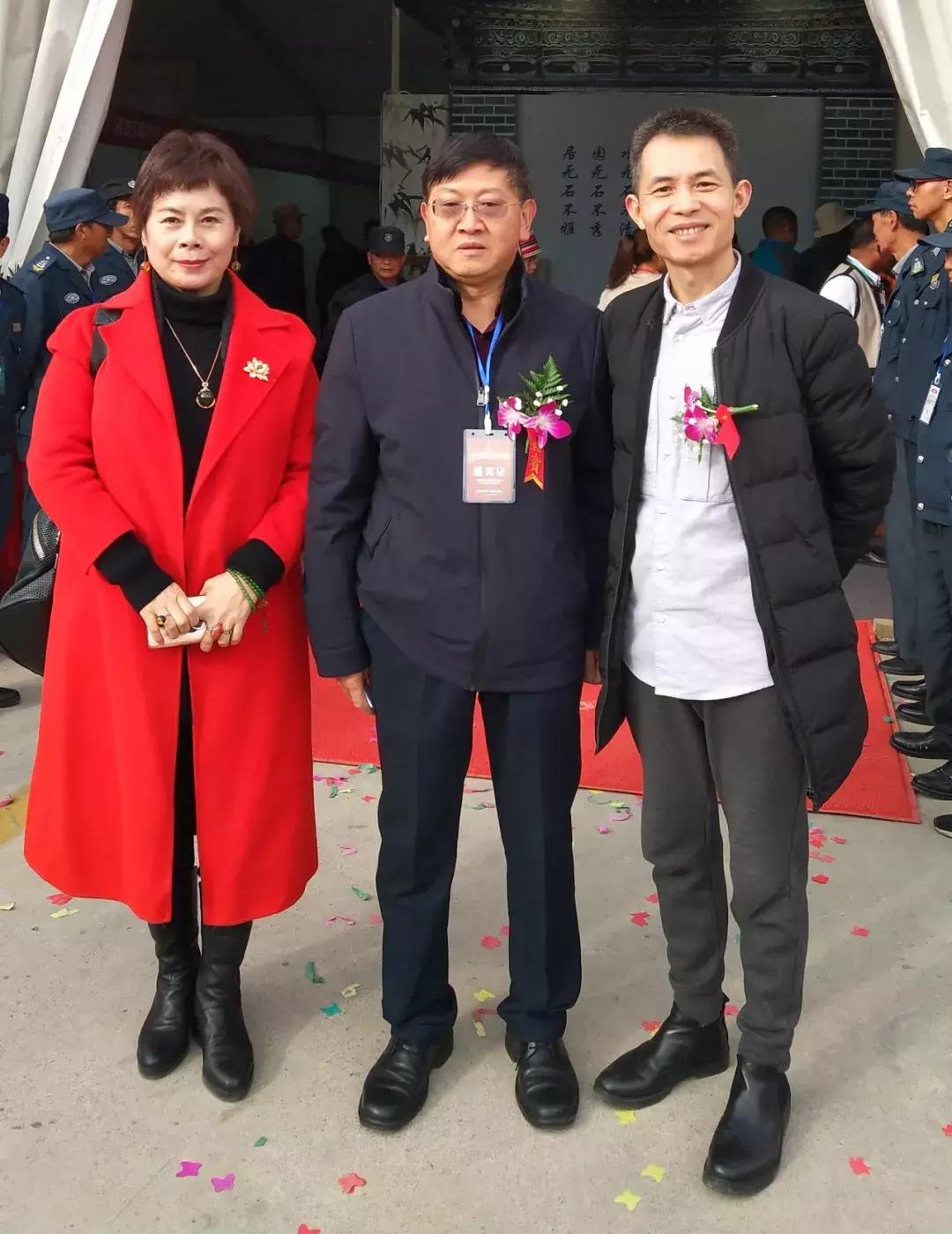 昆明第七届国际赏石展元旦启幕—黄龙玉水草花玉壶喜获金奖