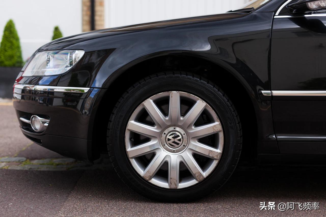 辉腾w12香港牌,辉腾w12标志