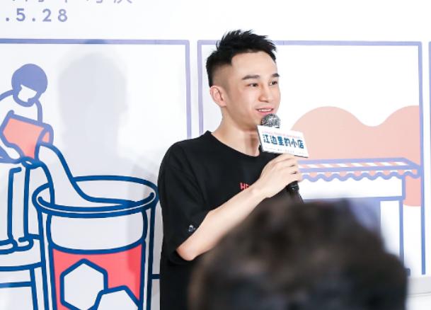 19岁创业卖奶茶估值上百亿凭啥,29岁靠卖奶茶40亿身价