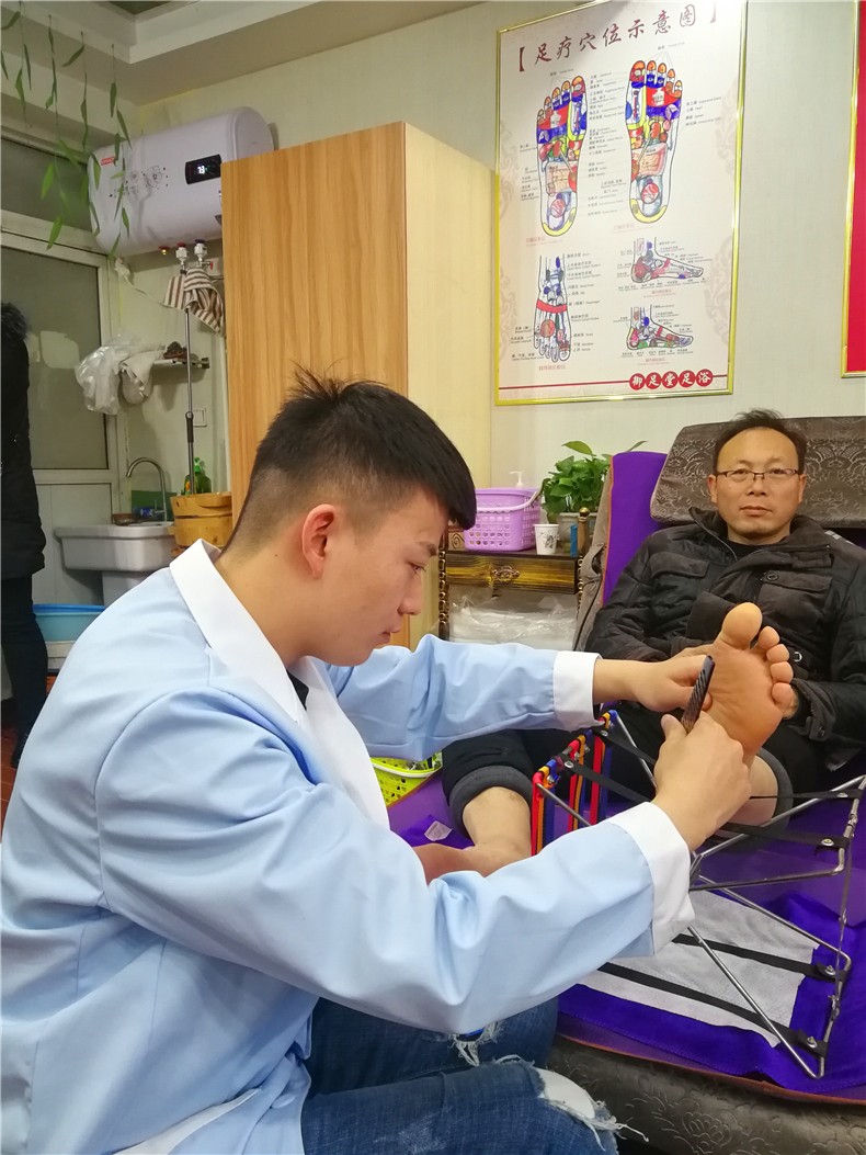 最美修脚师郭丽娟,河南孟津郭丽娟