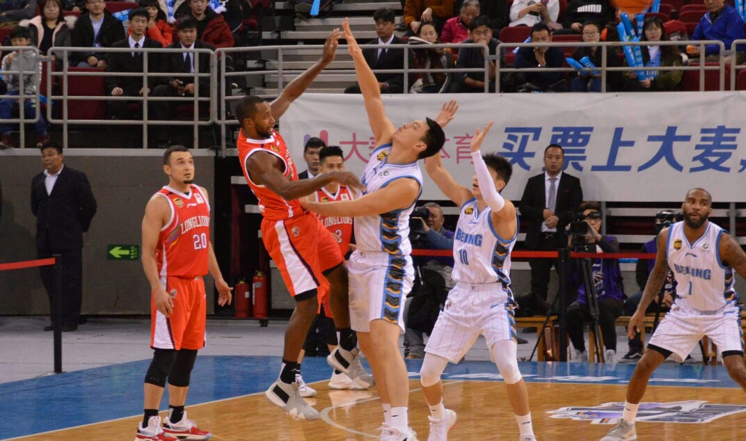 为何一些球员喜欢穿两双袜子比赛？其中大有门道CBA允许吗？