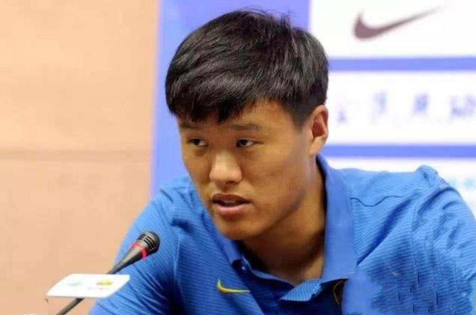 苏宁93最强铁闸已成球队后防领袖:未来他入选国足将是众望所归