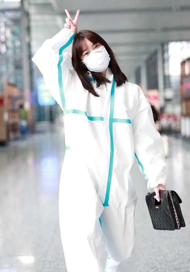 防疫造型大赛第二弹，杨幂热巴刘雯...戴口罩也挡不住的时髦感