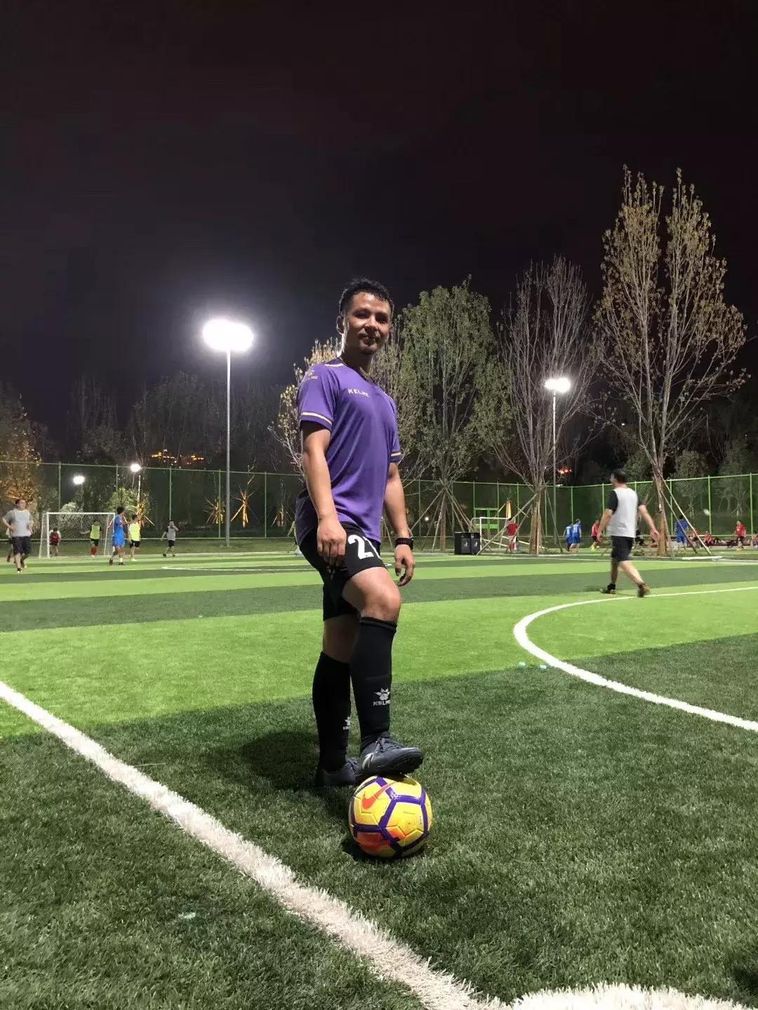 他们在曲江“争”球场……