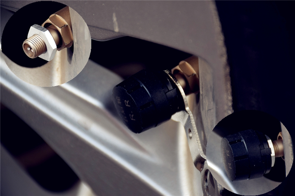 新司机低头看导航追尾，老司机呵呵一笑：车上加套设备就解决了！