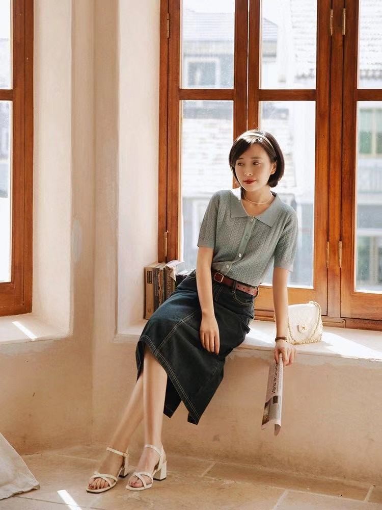 40岁穿针织半裙秋冬搭配,针织开衫搭配半身裙时髦更显气质