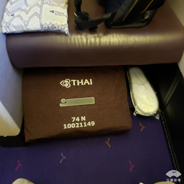 打卡泰航波音747头等舱，贴心空姐疯狂投喂，大龙虾鱼子酱吃到撑