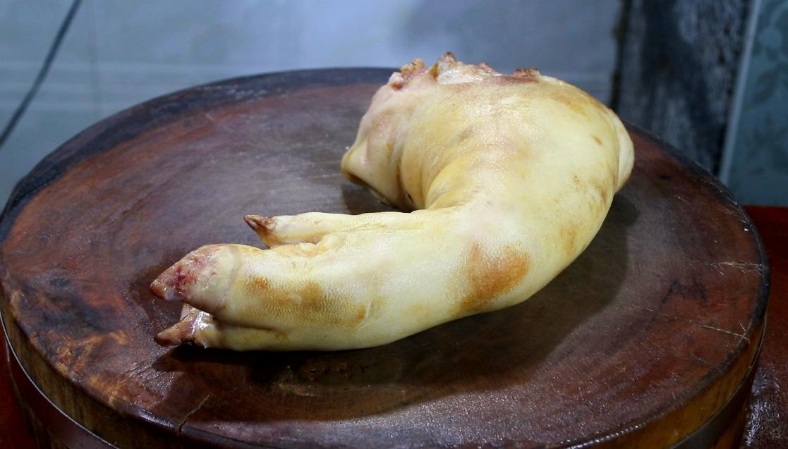 把猪脚炖好吃的做法,两年的猪脚怎么煮好吃又简单