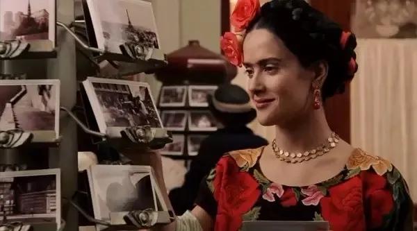 她是最有名的“荡妇”，身体残破不堪，却用画笔画出尖刻的爱情