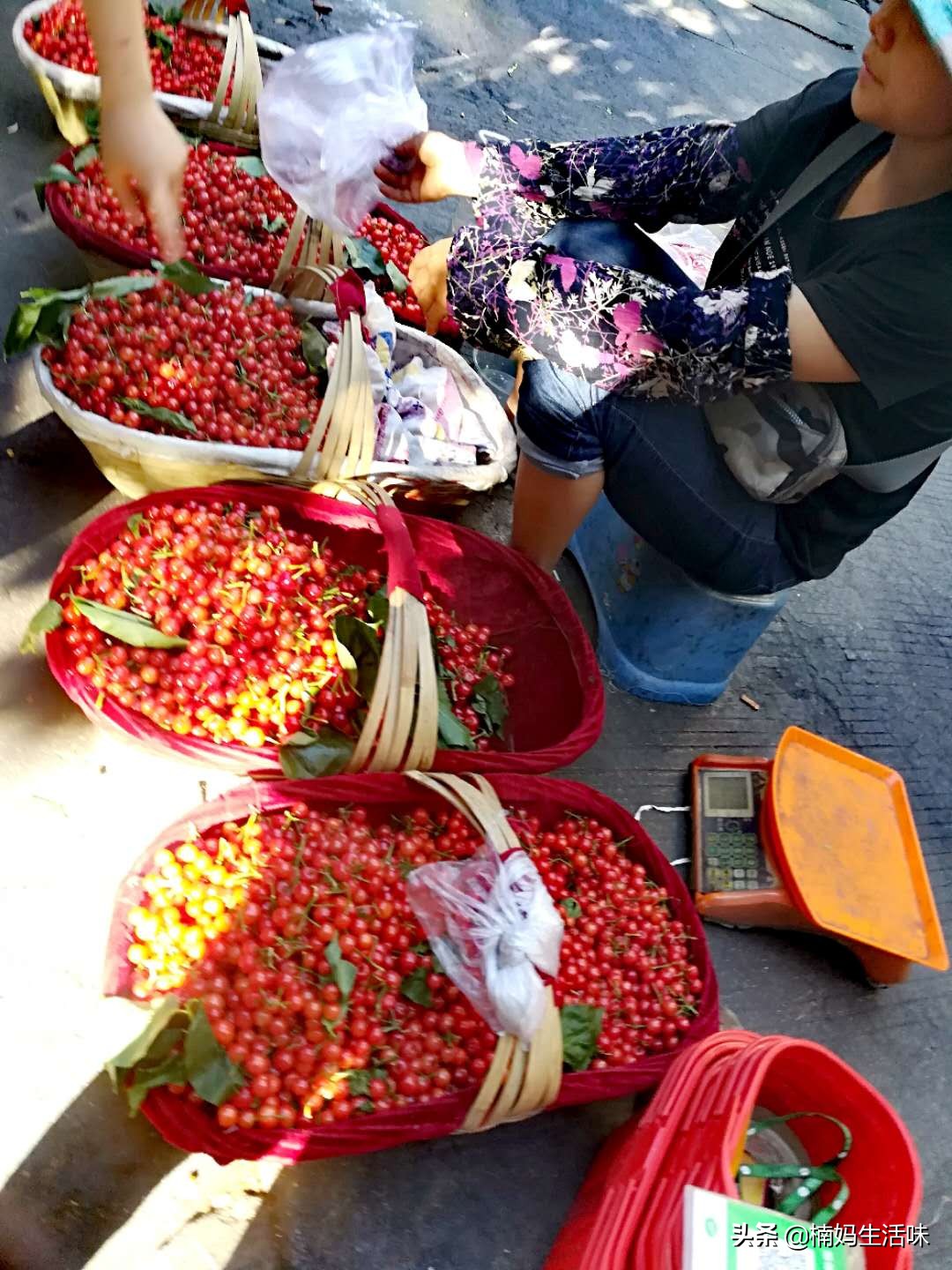 樱桃吃不完易坏，卖樱桃的大姐告诉我方法，以后知道怎么处理了