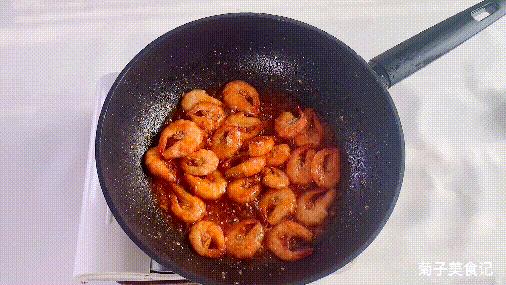 正宗油焖大虾家庭版做法简单美味,家庭版油焖大虾简单美味一看就会