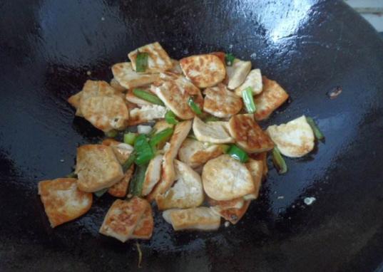煎豆腐煮肉碎的做法,煎豆腐不碎的做法