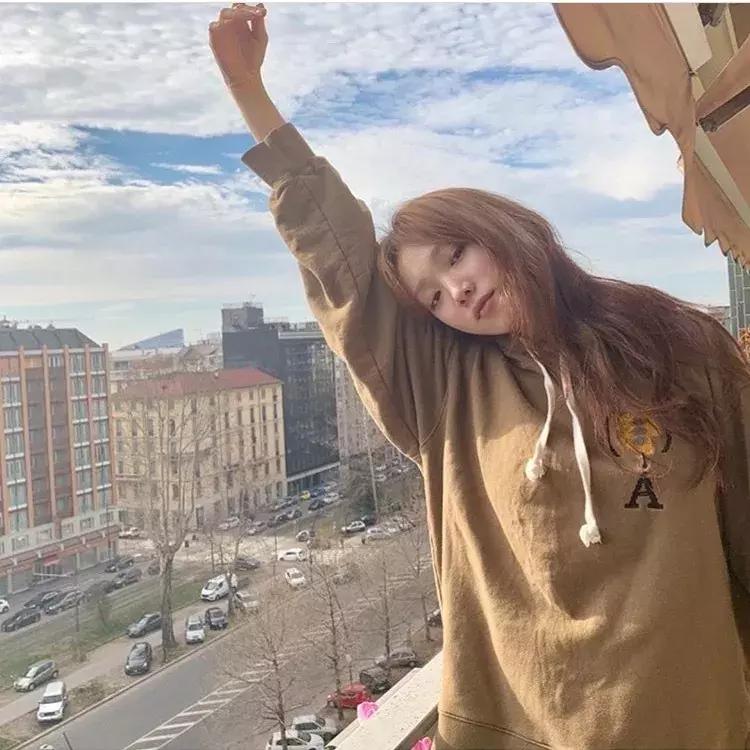 夸张发色弄什么造型,夸张的发色适合什么衣服