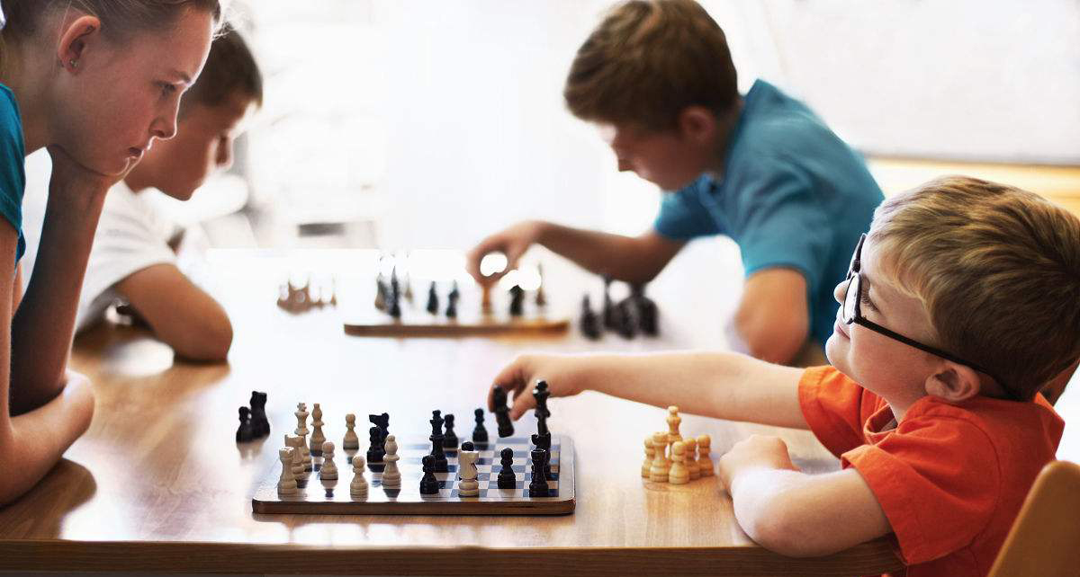小孩几岁会下棋,孩子几岁适合学下棋