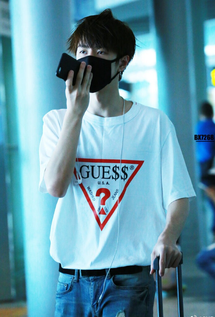 王一博今日穿搭,王一博穿搭从放荡不羁到温婉居家