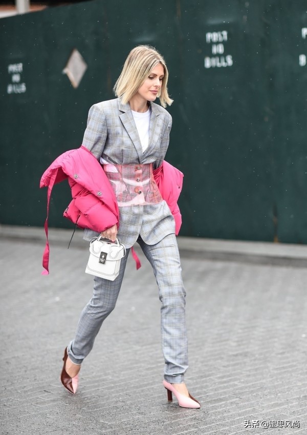 灰色系时髦搭配,高级搭配色系灰色和粉色