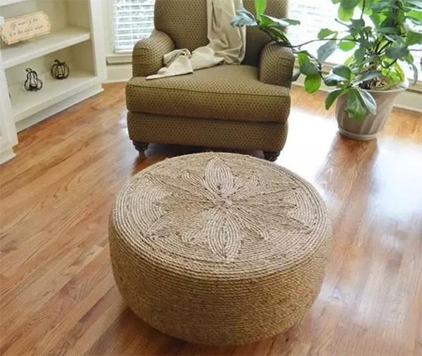 废旧轮胎别随便丢掉了,废旧轮胎需要回收请不要随手乱拿