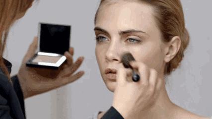 化妆新手有没有必要买粉饼,化妆品特别多应该买个什么包