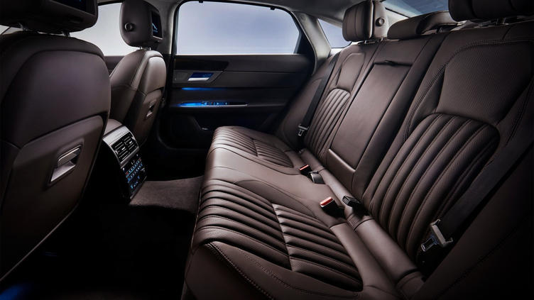 极光l和捷豹xfl哪个适合家用,捷豹xfl与路虎揽胜