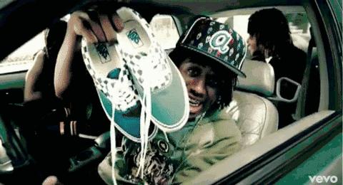 新鞋买回来怎么防开胶,怎么样让新买的鞋开胶