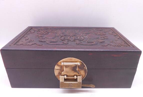 贾珠和秦可卿是什么关系,通灵玉和贾琏什么关系