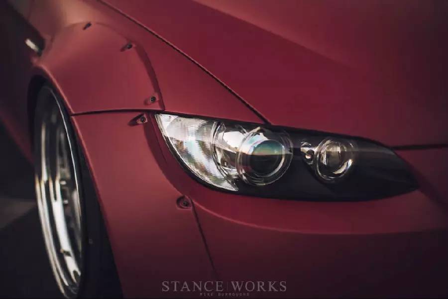 瀹濋┈e92澶栬濂椾欢,瀹濋┈e92鍙岄棬閾惰壊