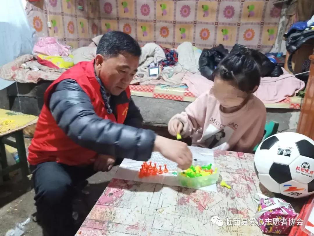 防控疫情爱心捐款新闻报道,致敬抗疫一线志愿者们