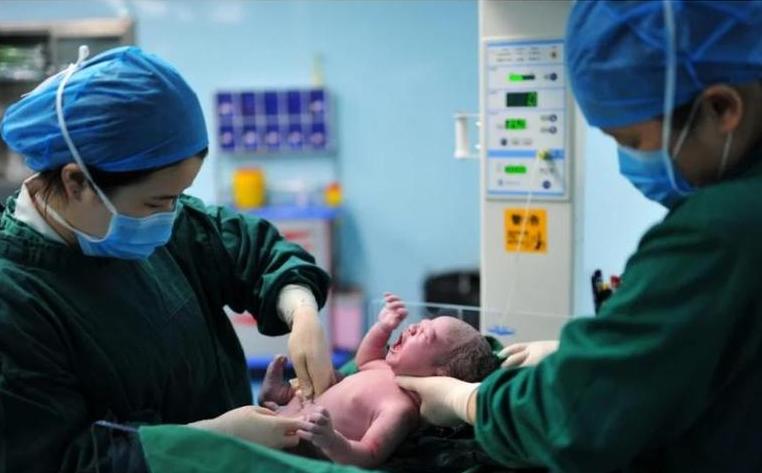 产房孕妇进来待产需要问什么,在产房里面的孕妈