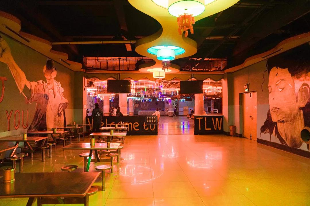 父母约会时，玩得比你野多了